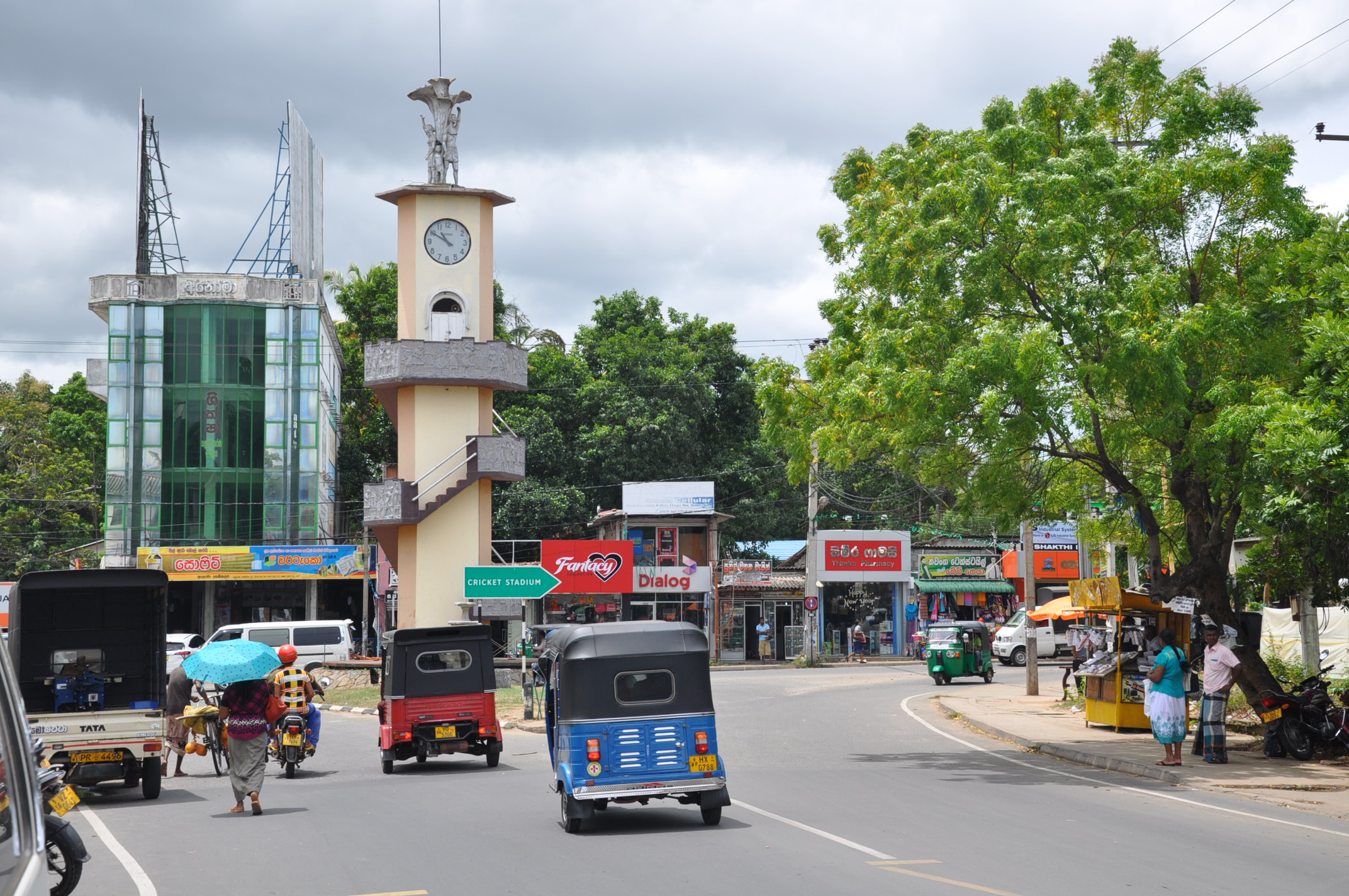 Shops in Embilipitiya opened despite curfew