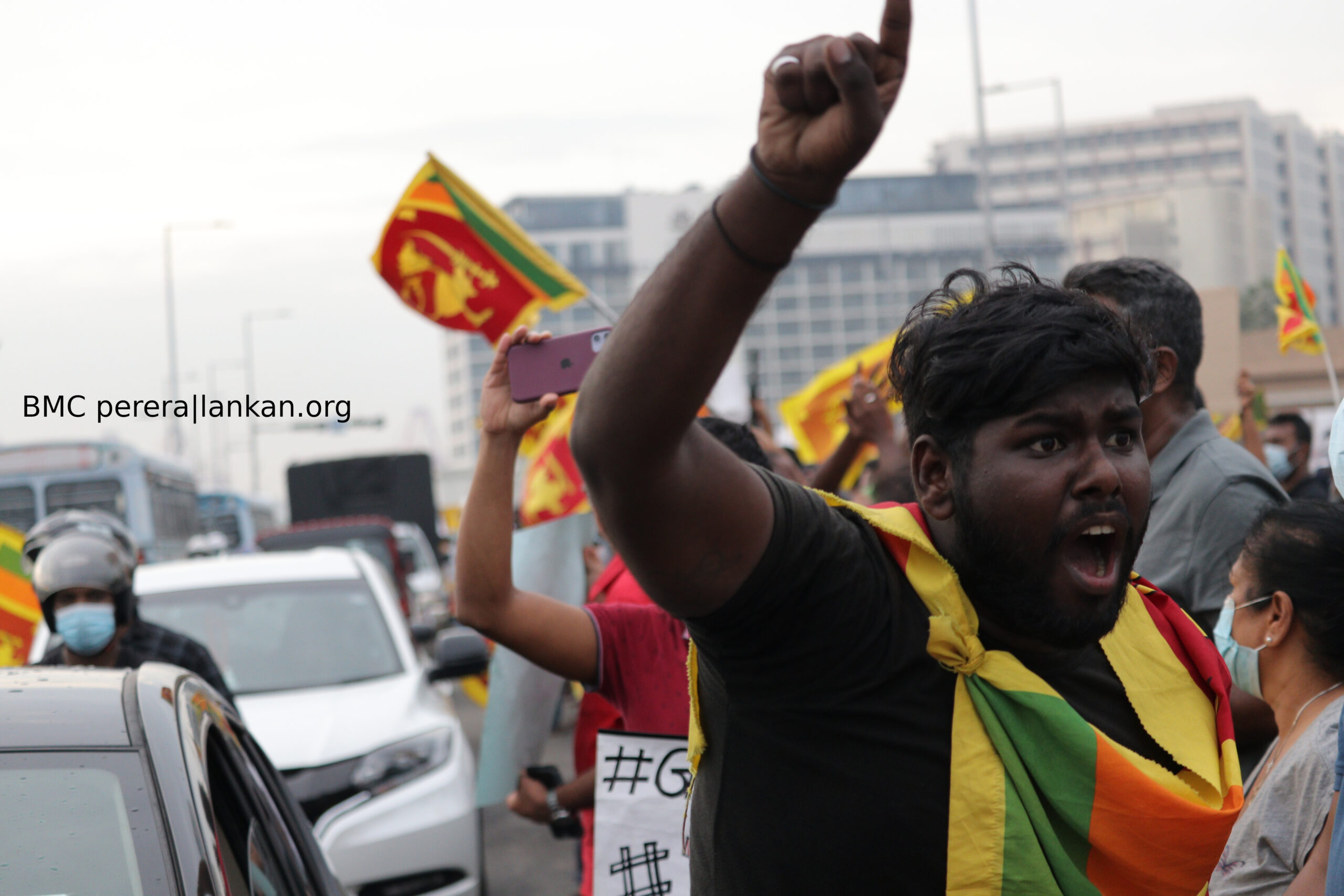 Sri Lankans are fleeing away from the country #srilankaeconomiccrisis